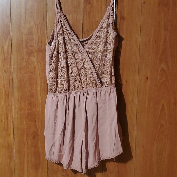 💕Ambiance lace romper 💕 - Picture 2 of 4